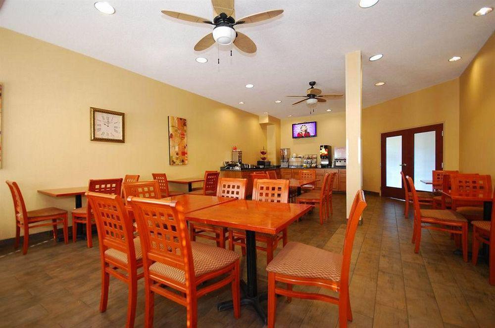 Best Western Plus New Cumberland Restoran fotoğraf